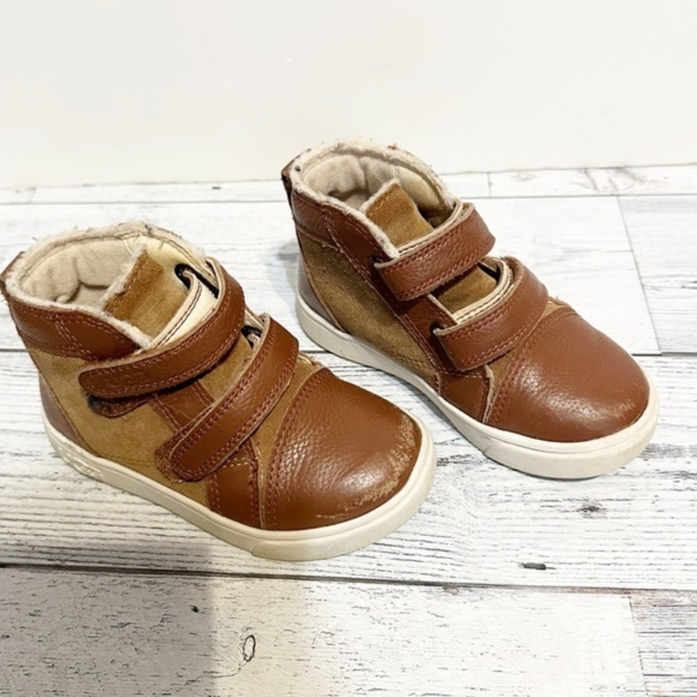 UGG BOYS TODDLERS T RENNON II SNEAKERS BOOTS SZ 8